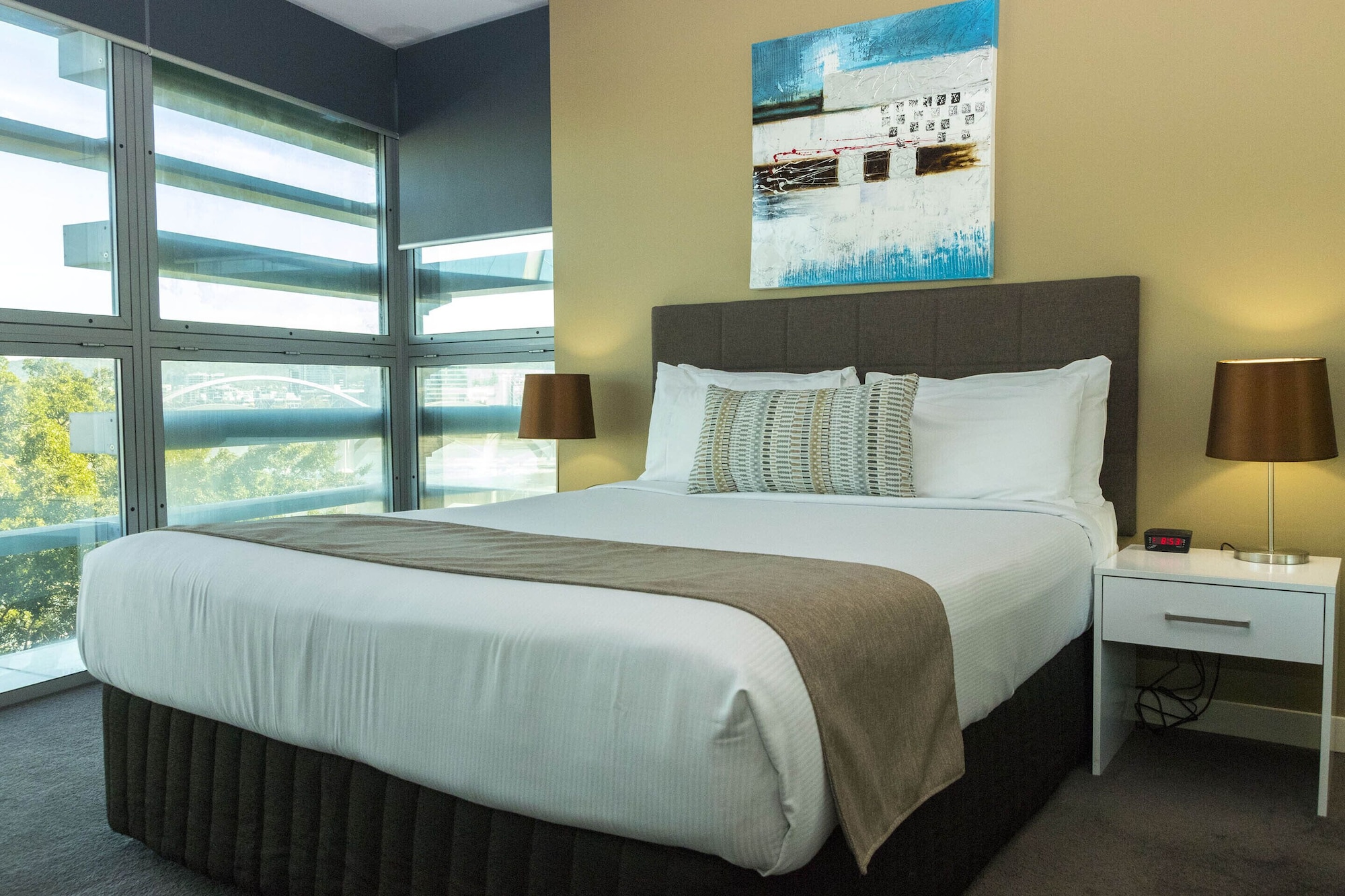 Studio, Queen Bed