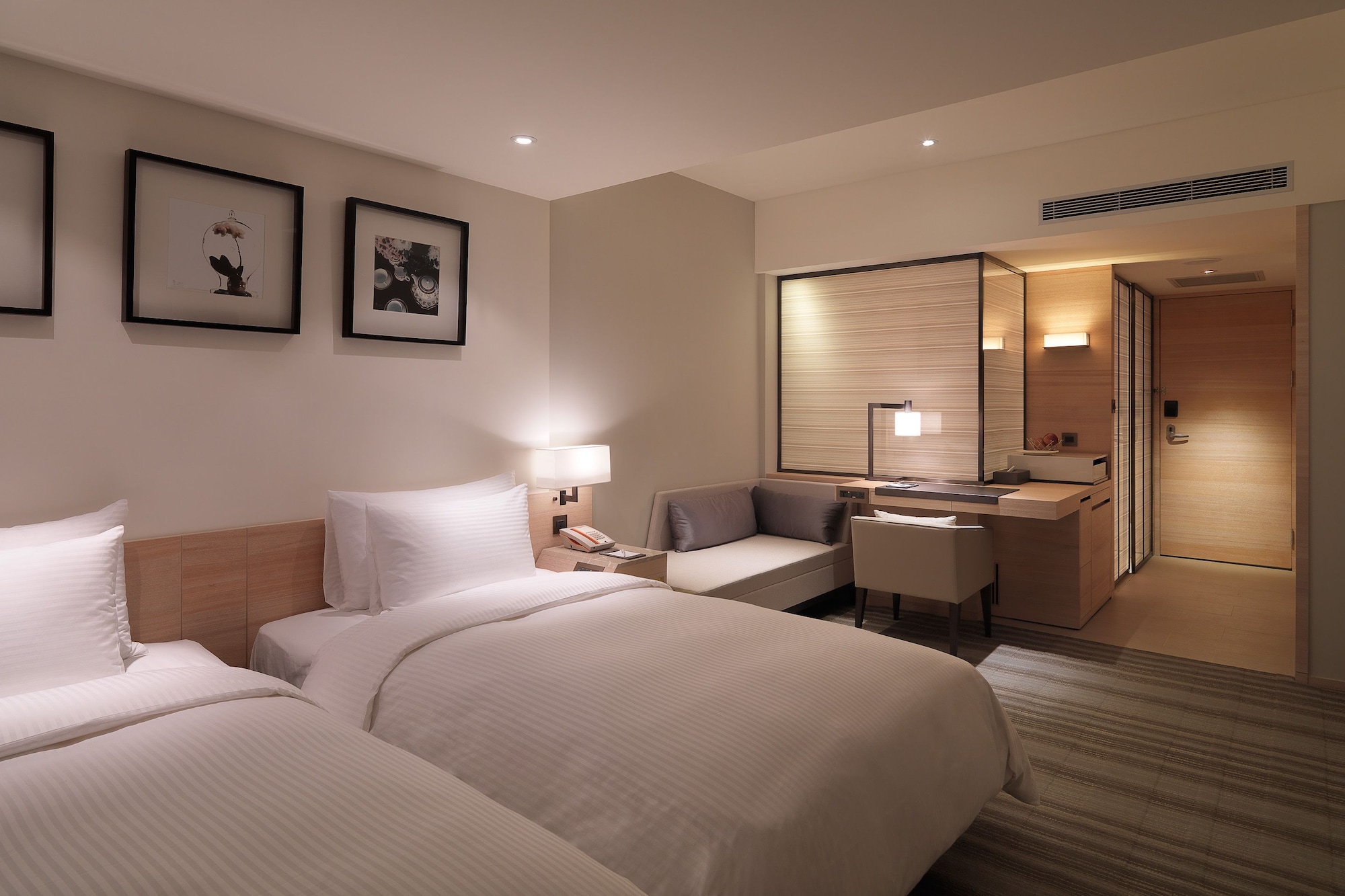 COZY, TWIN BEDS
