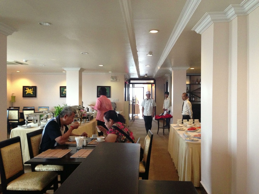Rain Rock Hotel 38/46