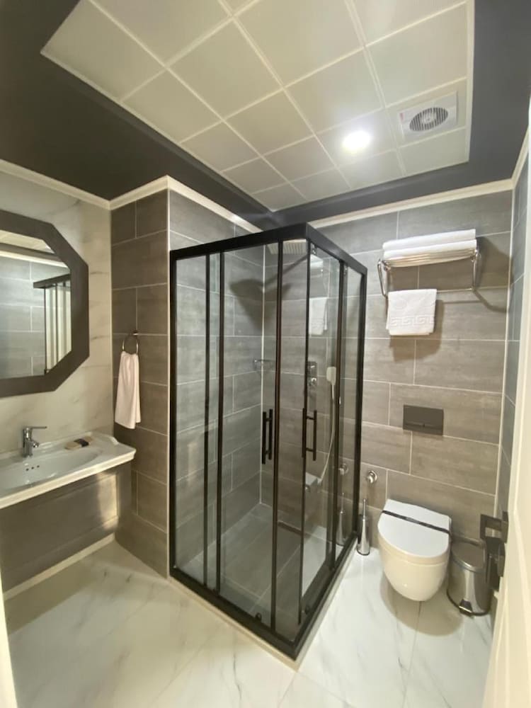 Nenessa Hotel 18/20