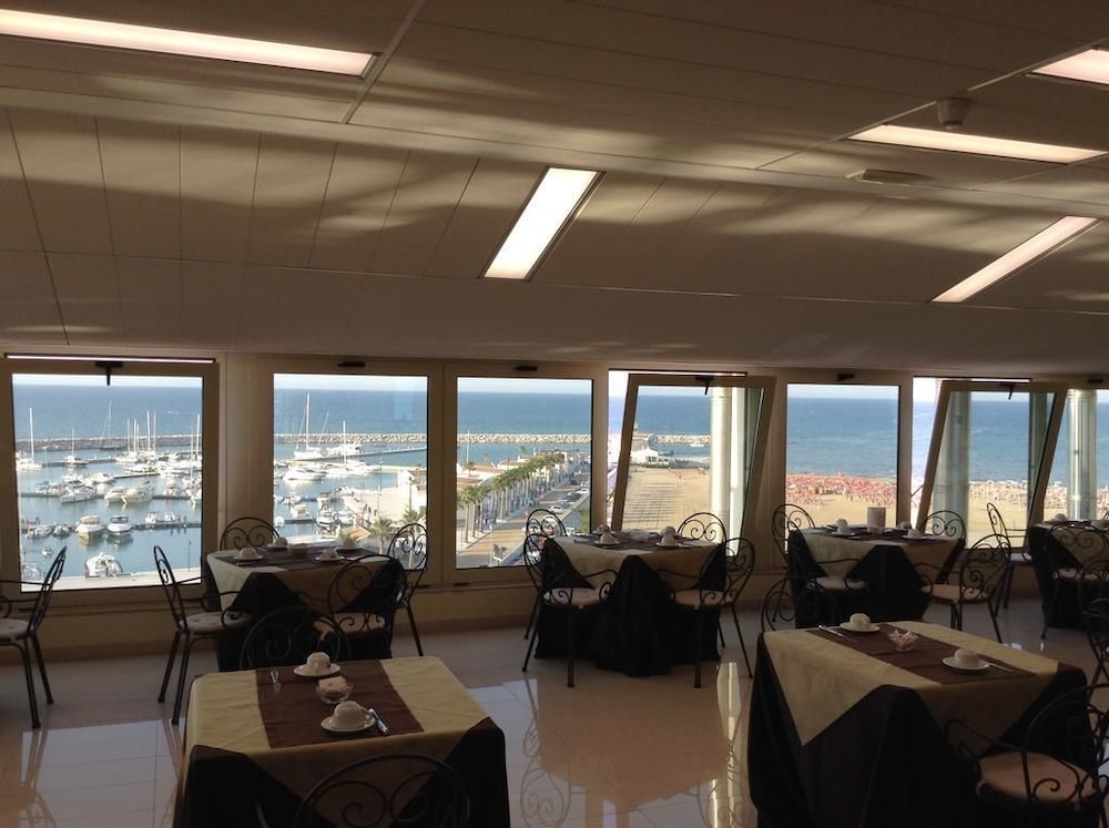 Hotel Borgo Marina 19/50