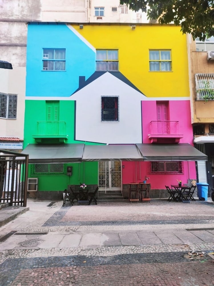 Solar Hostel 3/63
