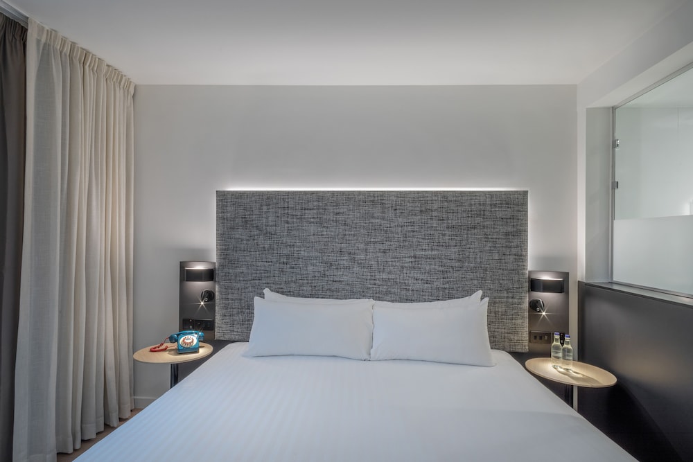 Connecting, Innside, 2 King Beds, River View