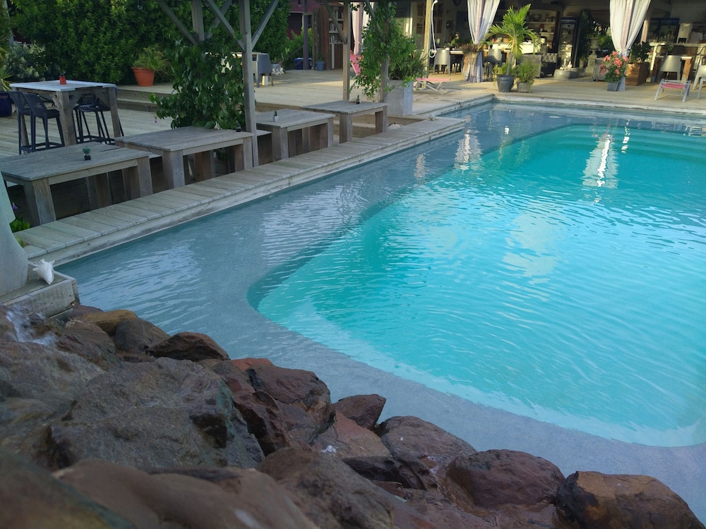 Red Palm Village 46/50