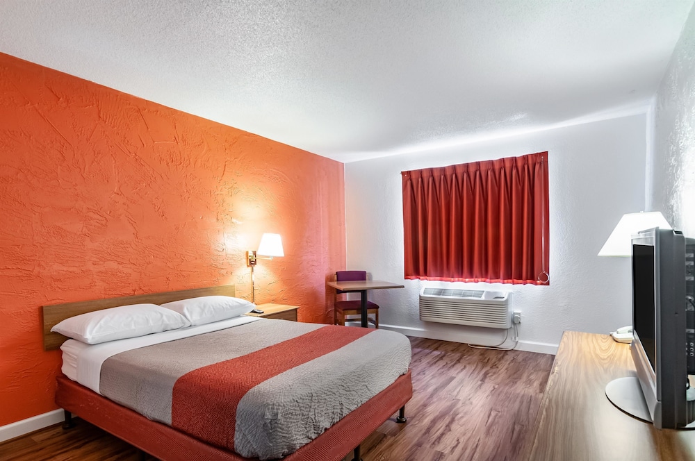 Motel6 Naperville, IL 17/44