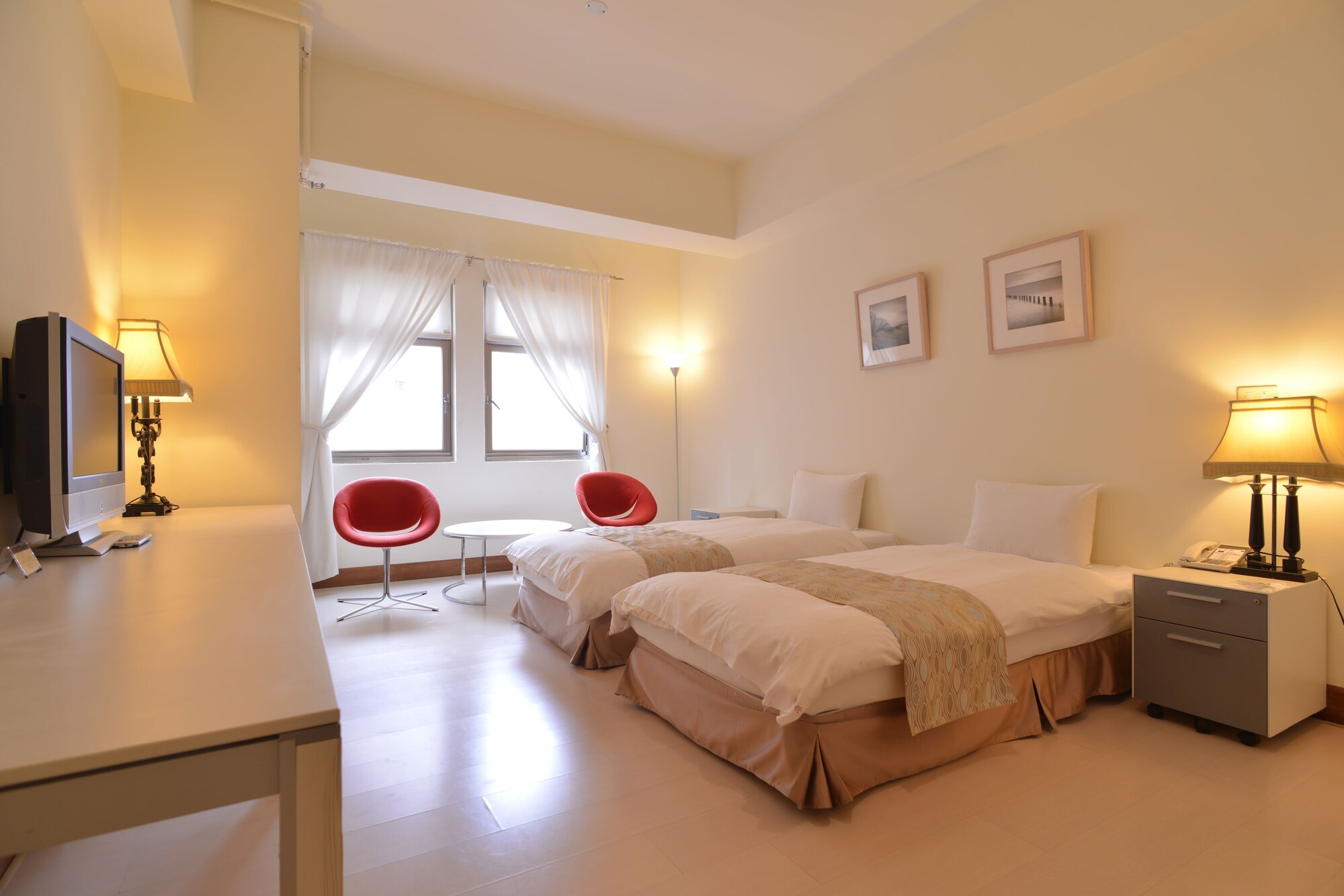 ROOM, TWIN BEDS
