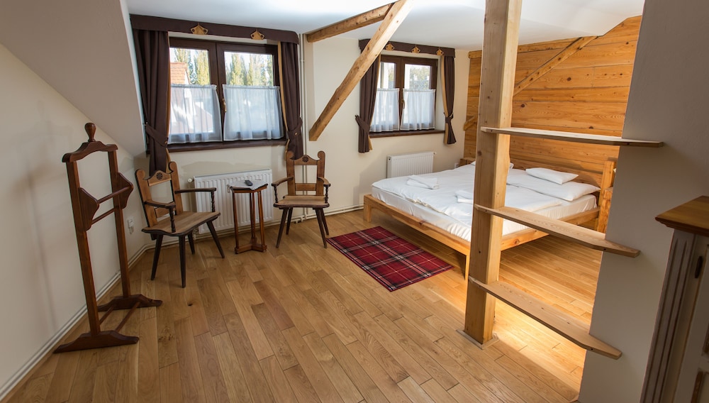 Revesz Hotel 13/42