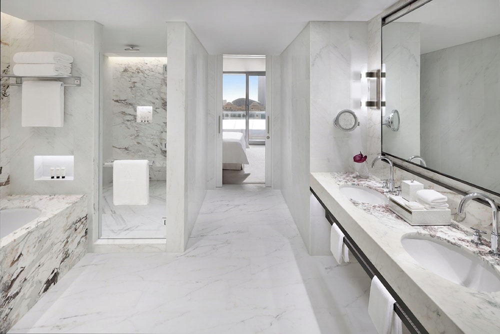 TOWER, SUITE, FOUNTAIN VIEW