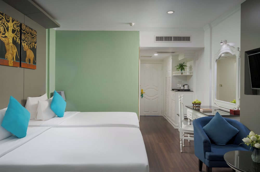 DELUXE, TWIN BEDS