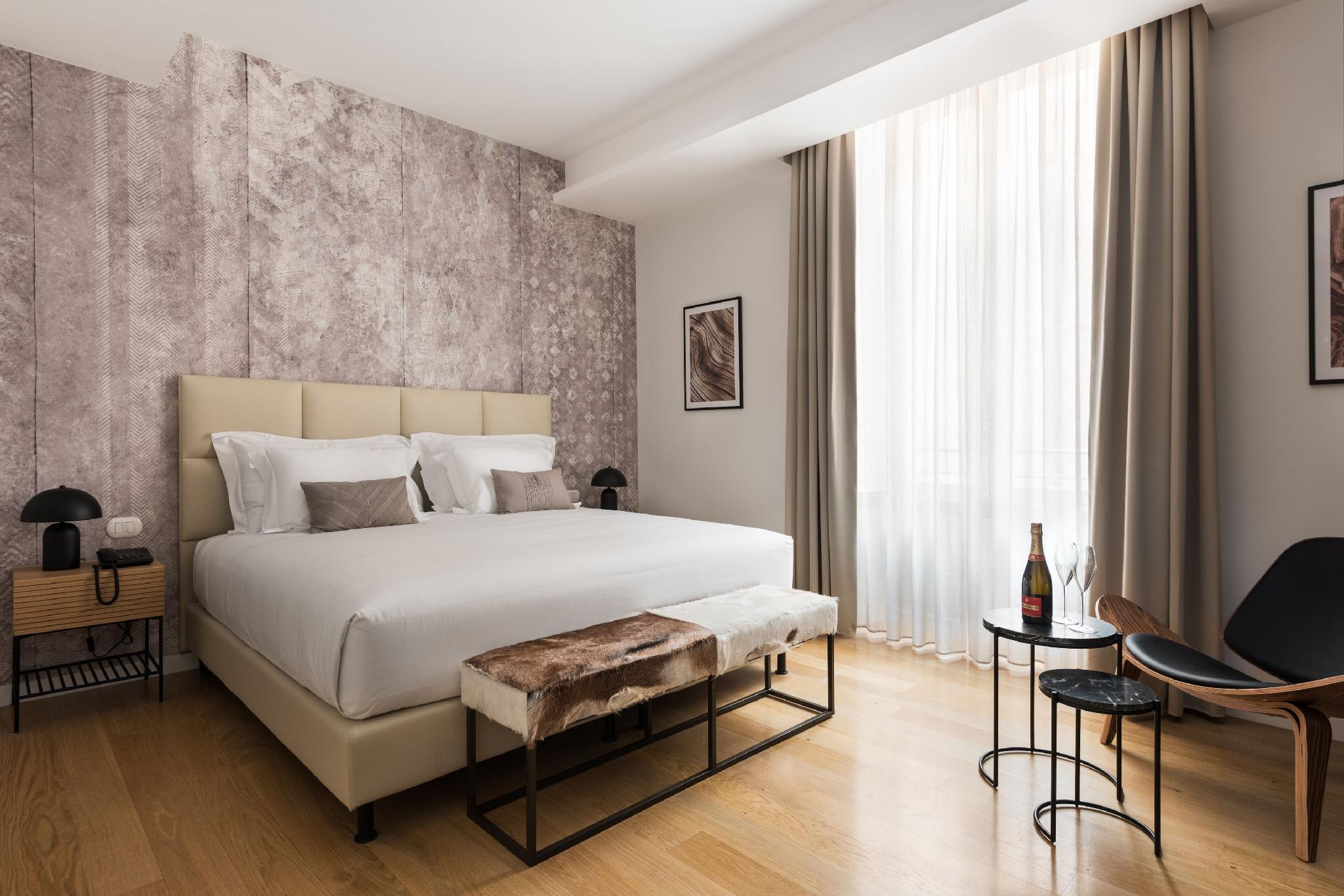 DELUXE, SUITE
