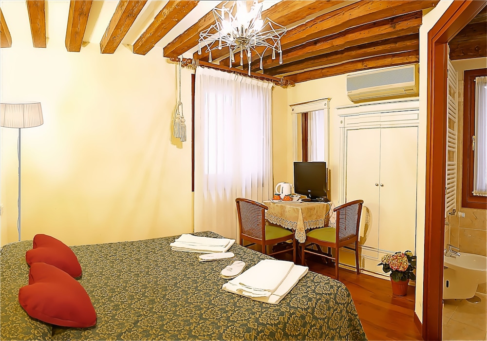 San Luca Hotel 18/55