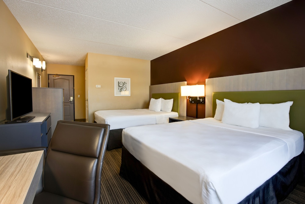 Comfort Inn And Suites St. Paul Northeast 6/23