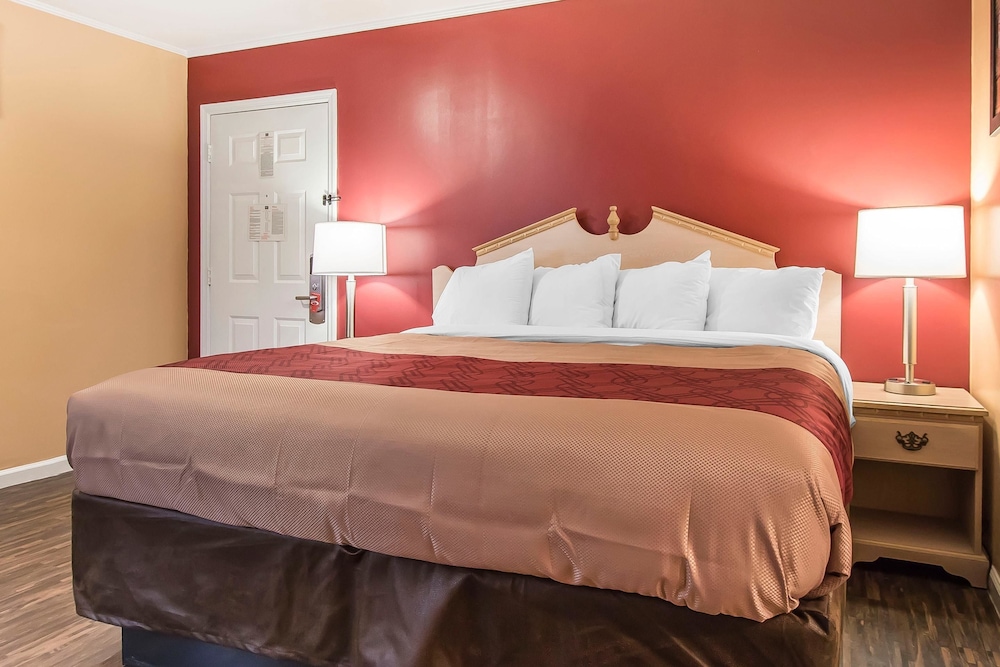 Econo Lodge Cornersville I-65 21/46