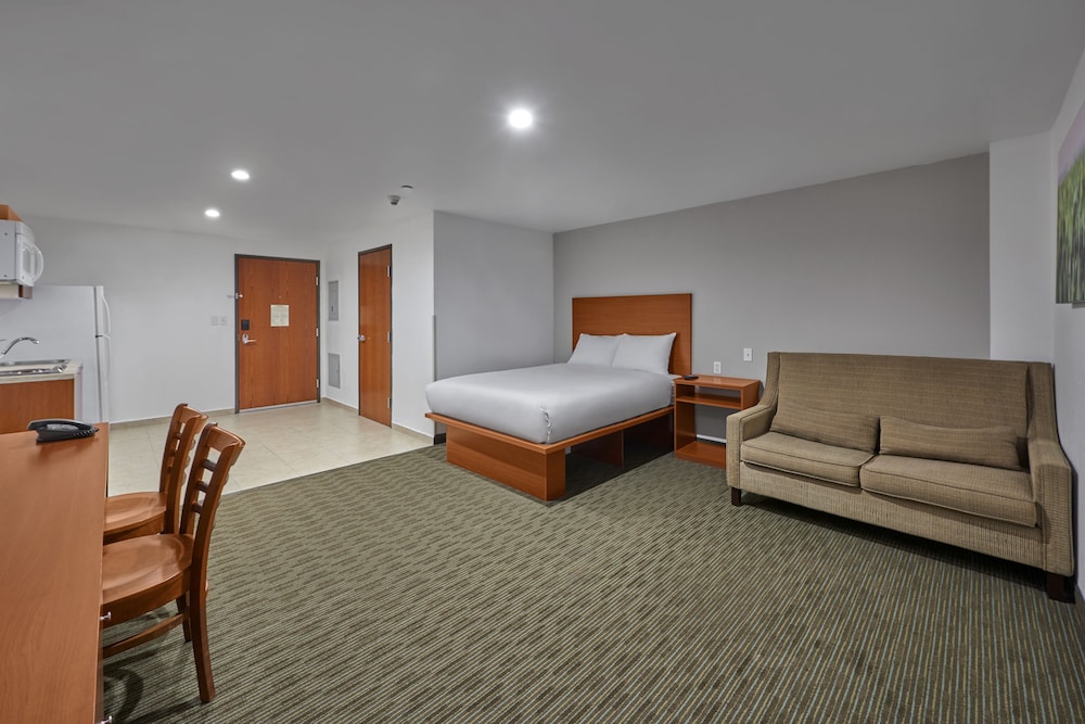 Extended Suites Monterrey Aeropuerto 39/56