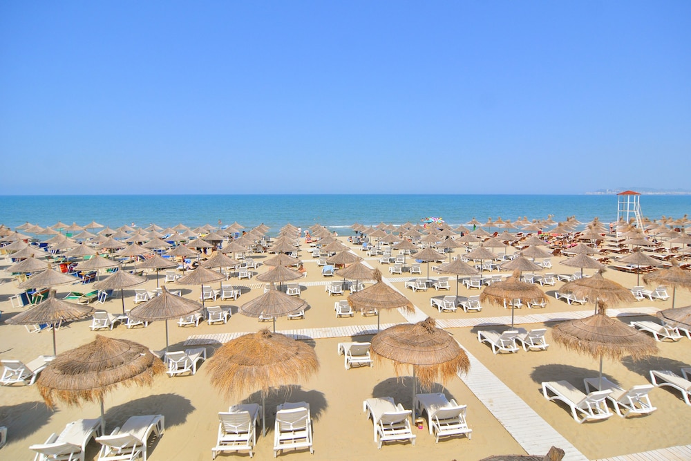 Sandy Beach Resort 62/74
