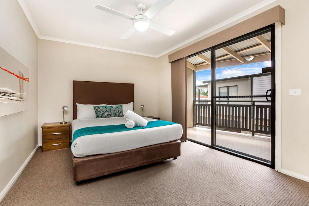 2 Bedrooms, Upstairs, Apartment, Queen and Twin Beds
