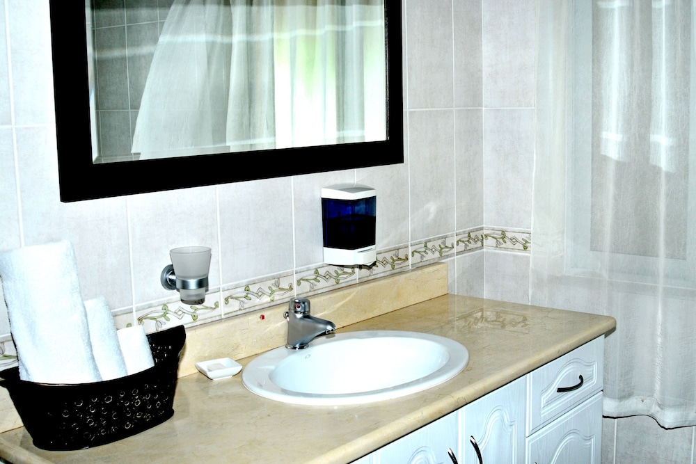 All Seasons Boutique Hotel 98/100
