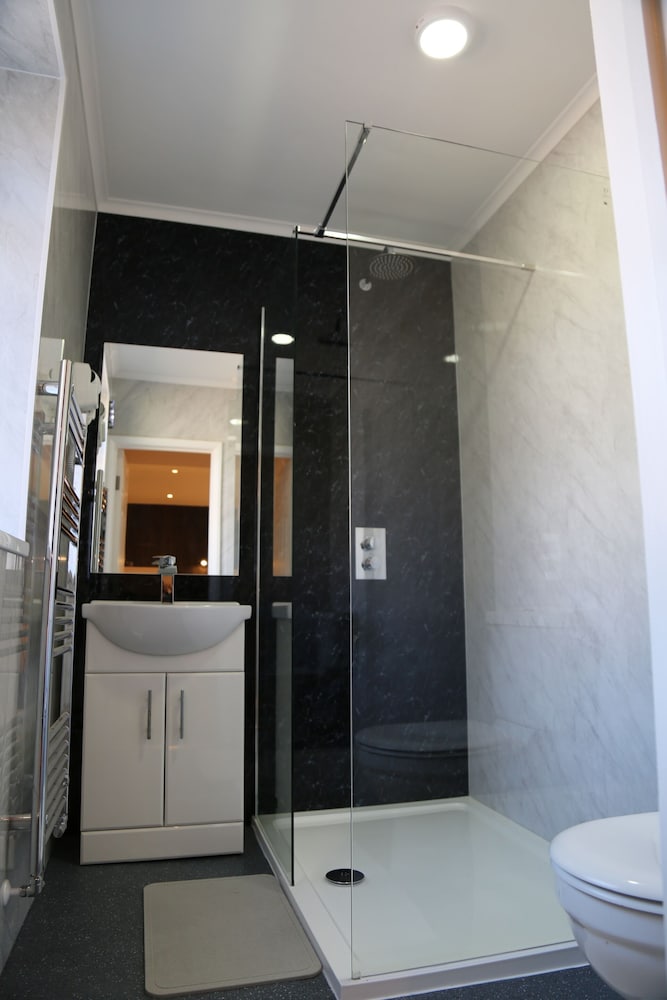 Debden Guest House 48/50