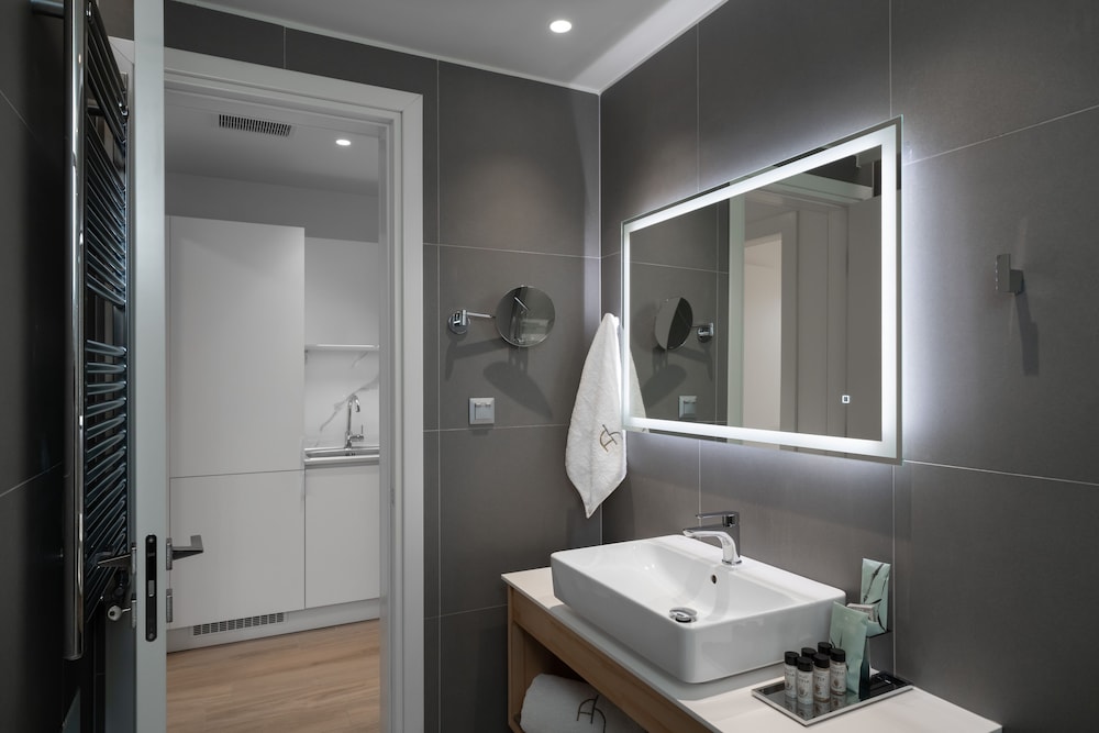 Athens Hill Luxury Apartments 61/64