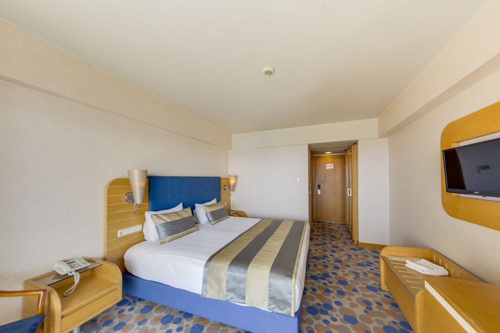 Elite World Kusadasi 18/50