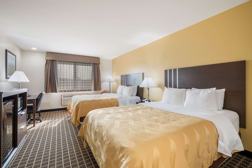 Quality Inn Edgerton, WI 18/39