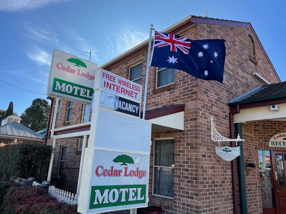 Cedar Lodge Motel 3/49
