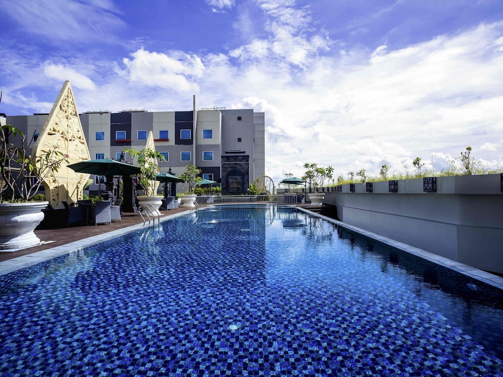 Grand Mercure Yogyakarta Adi Sucipto 67/70