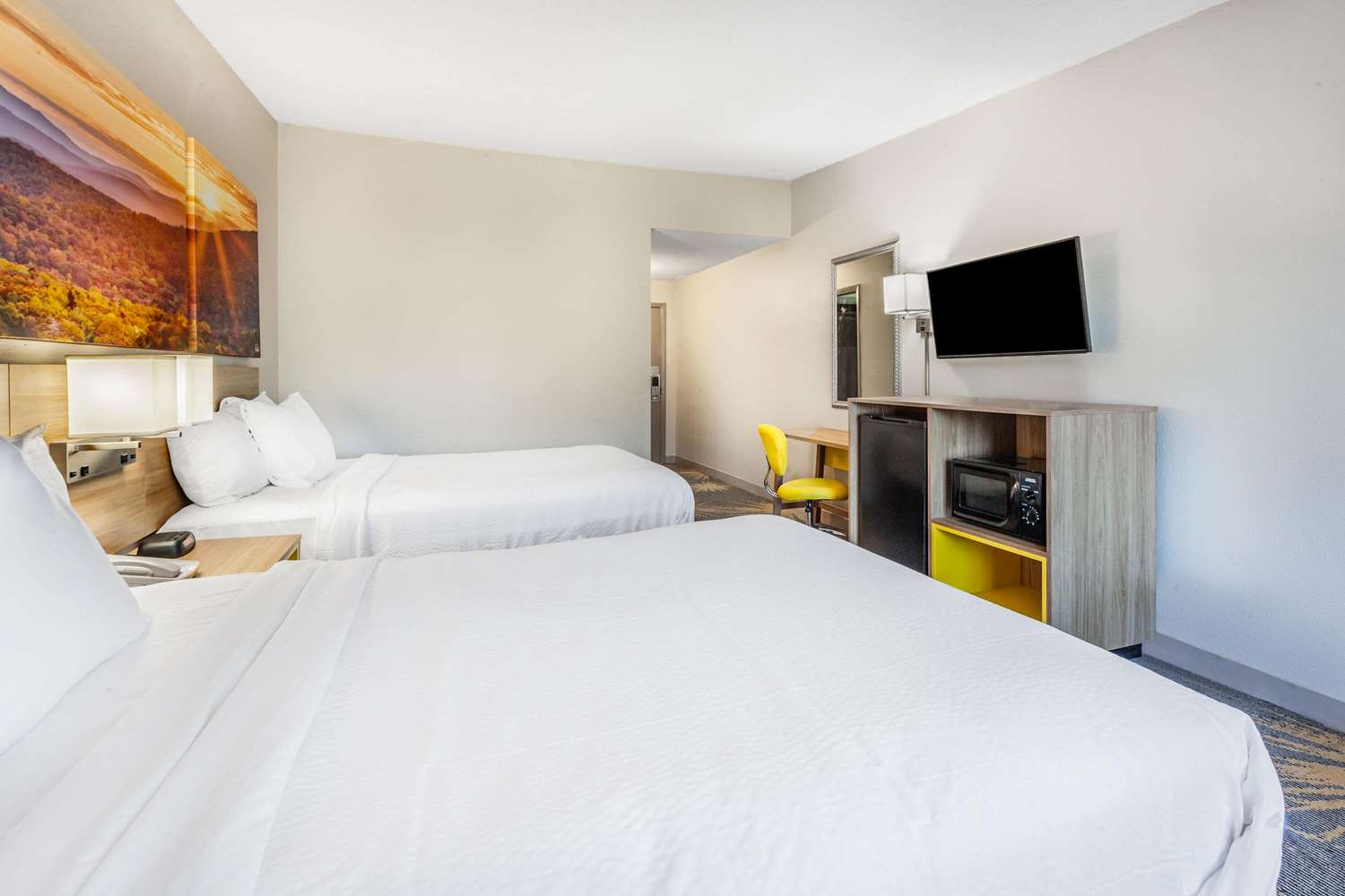 Days Inn By Wyndham Roanoke Near I-81 18/47
