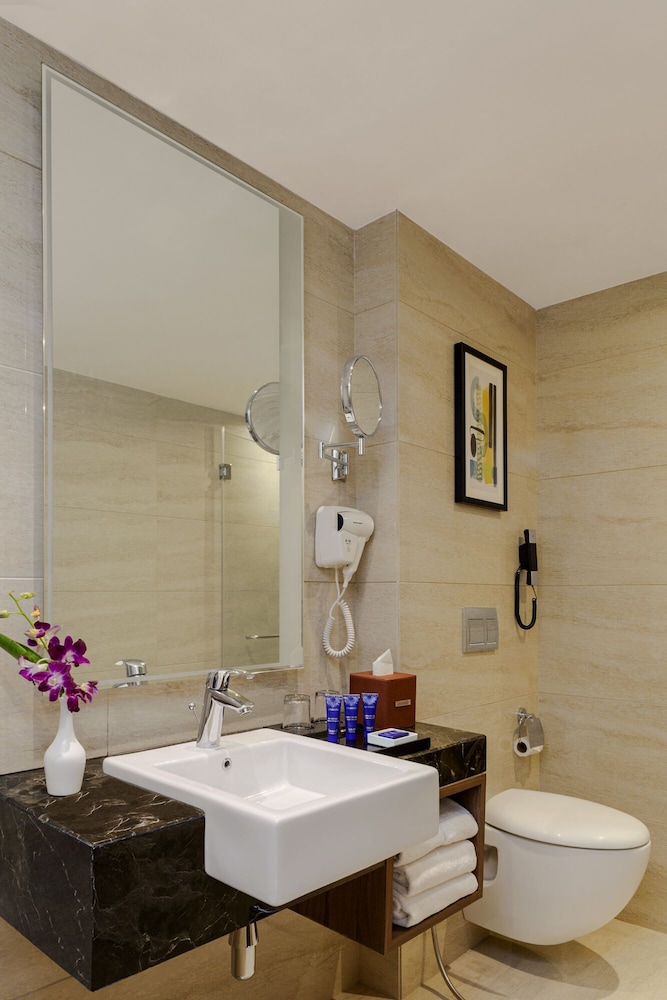 Vivanta Thiruvananthapuram 27/68
