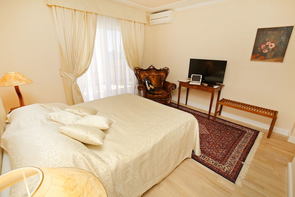 Villa Triana 9/70