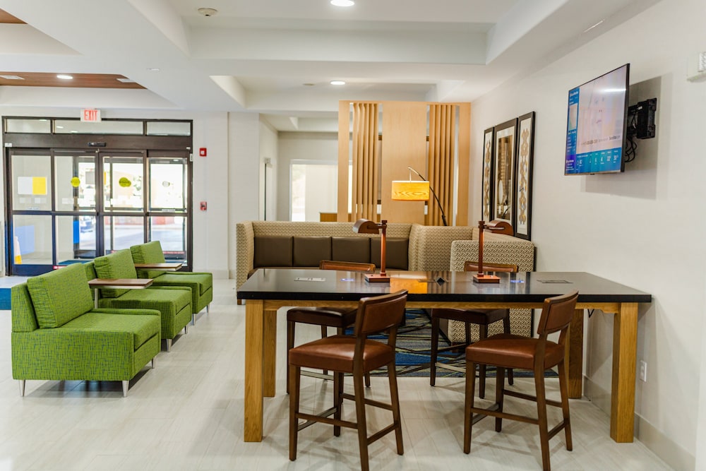 Holiday Inn Express Hotel and Suites Greenville 39/64