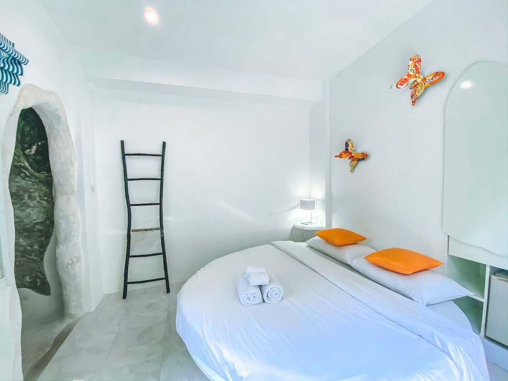 Nern Chalet Beachfront Hotel 13/74