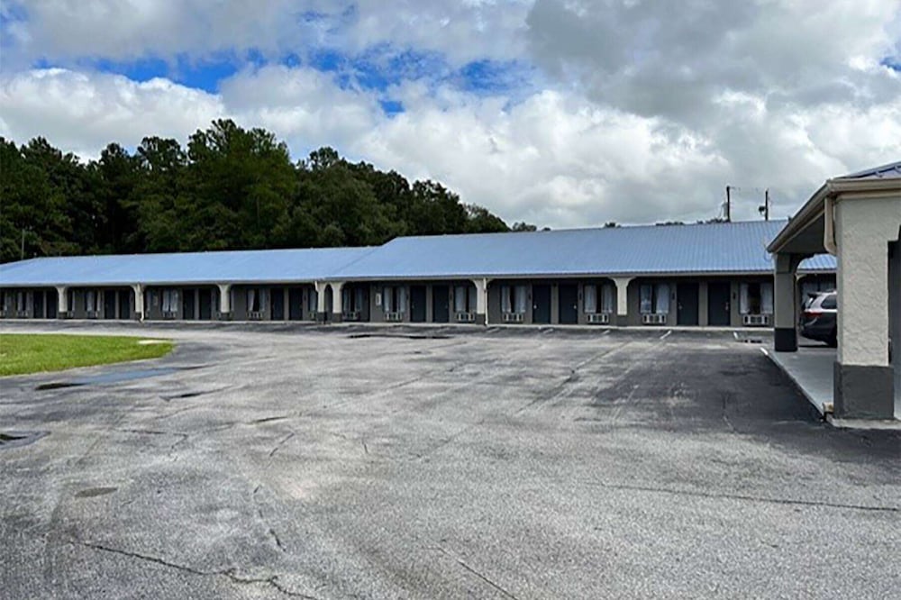 Days Inn by Wyndham DeFuniak Springs 16/19