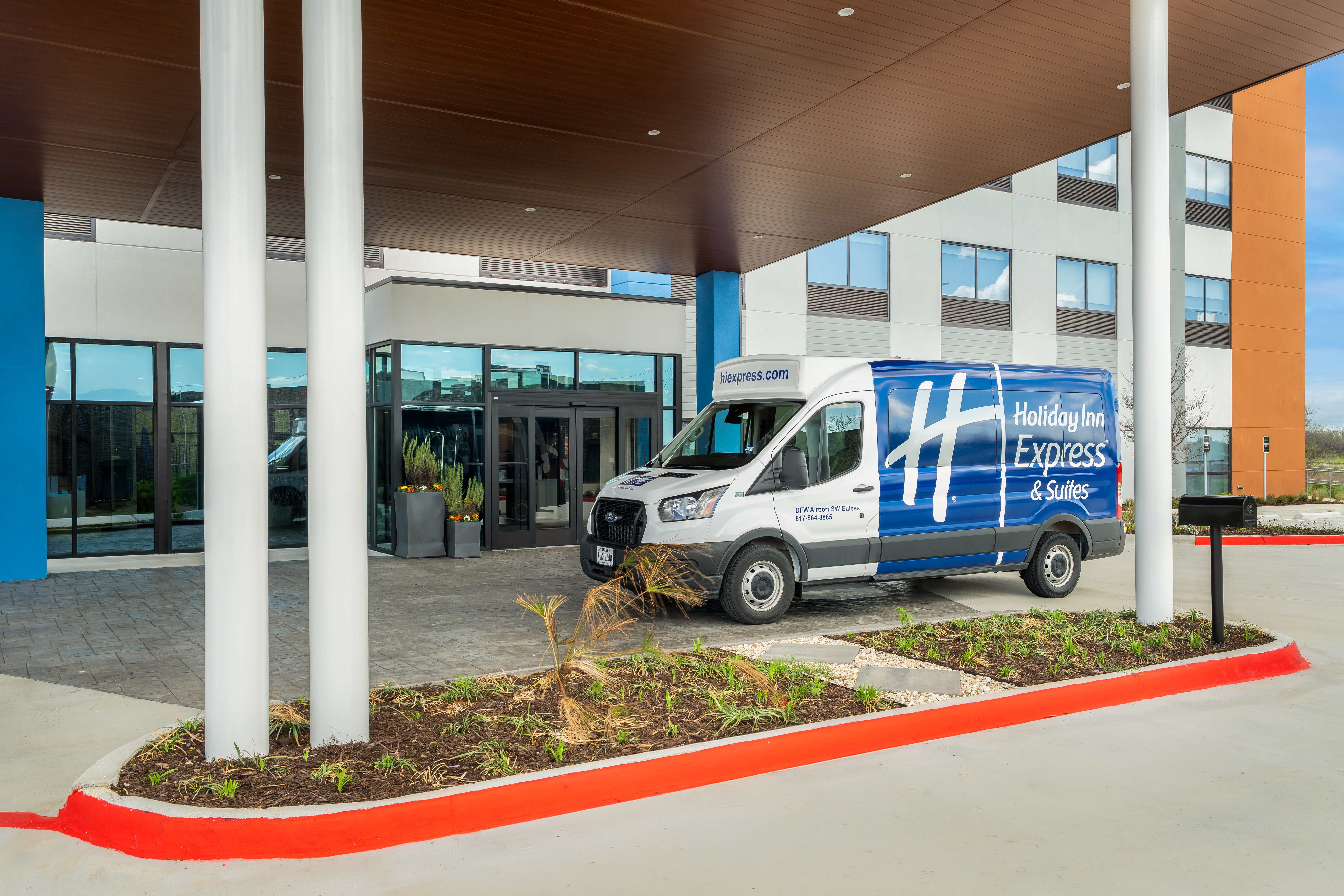 Holiday Inn Express & Suites DFW Airport Southwest Euless 59/62