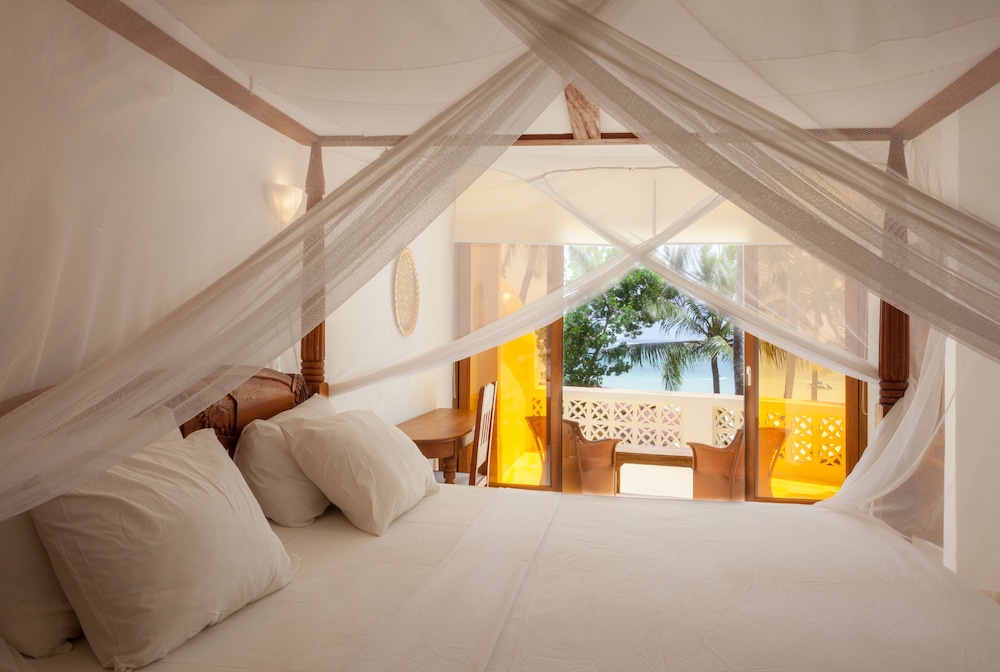 Blue Marlin Beach Hotel 24/50