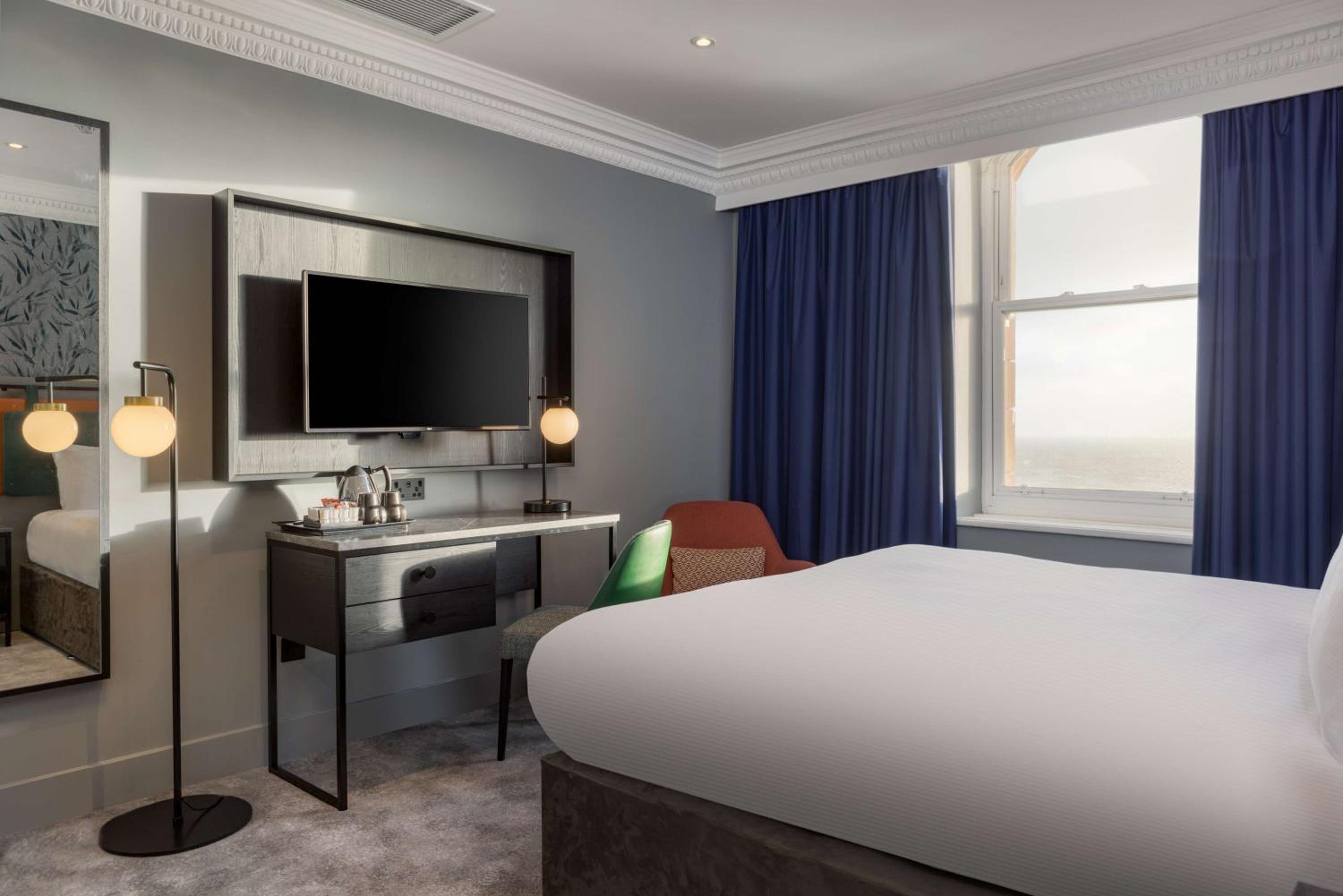 1 Bedroom, Suite, King Bed, Sea View, Sofa