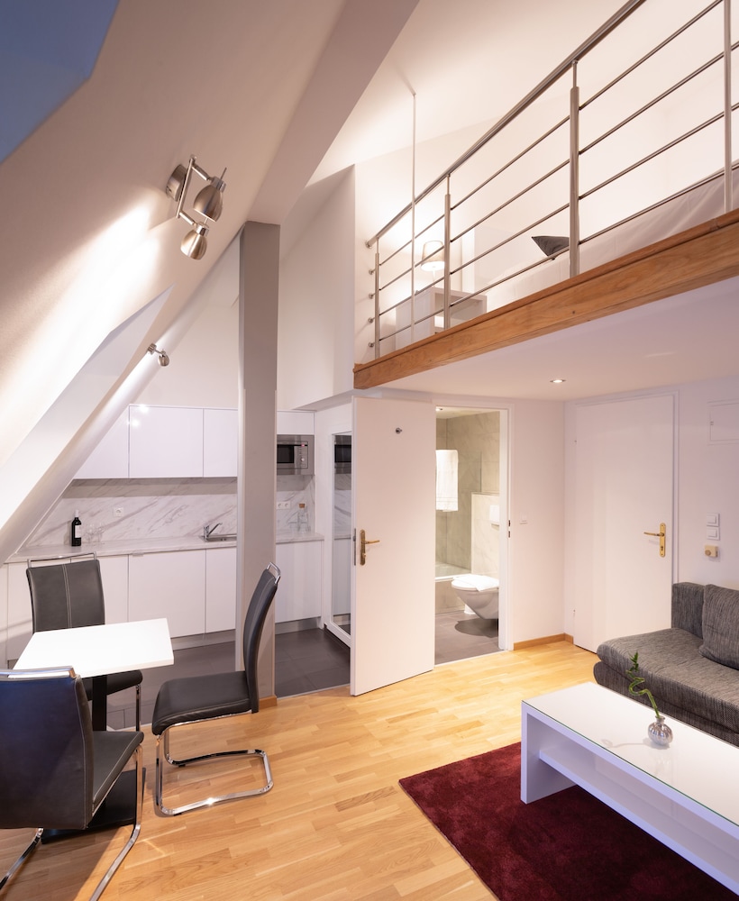 The Levante Rathaus Apartments. 52/60