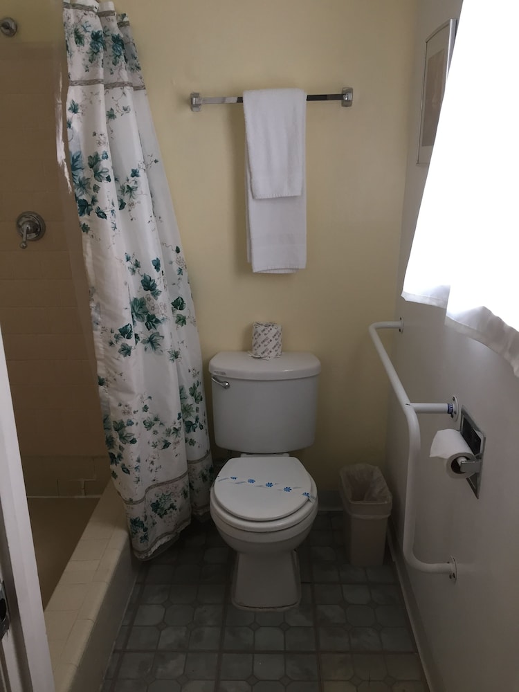 Holiday Lodge 27/66