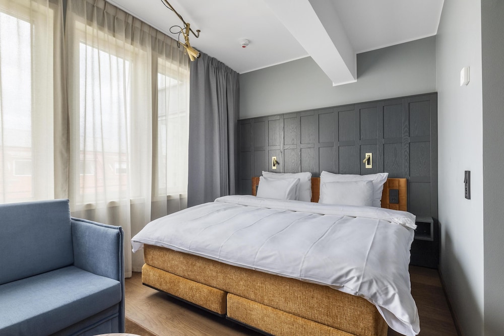 Deluxe, King Bed, Sofa