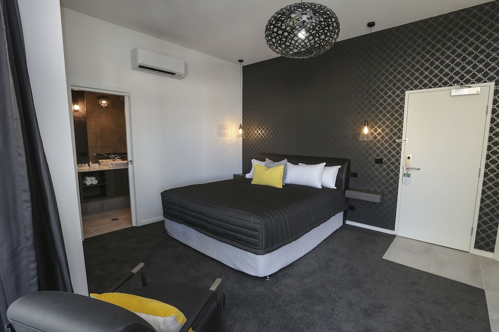 Indulge CBD Apartments 11/50