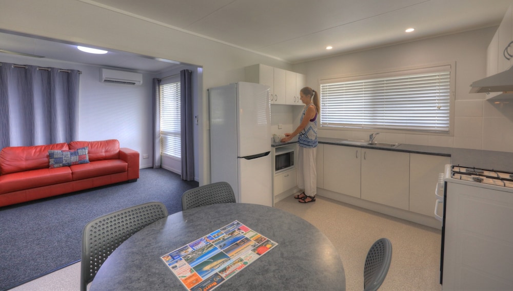 Alex Beach Cabins and Tourist Park 19/50