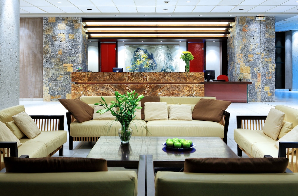 Sirens Beach Hotel 56/77