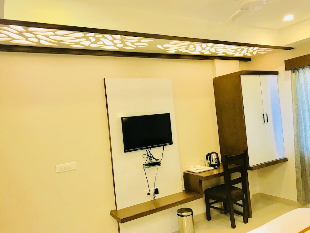 Regalia Inn & Suites 32/37