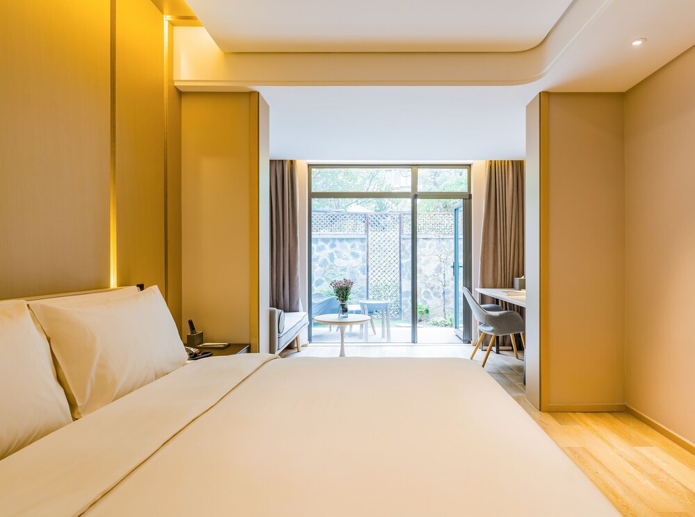 Atour S Hotel Shanghai Oriental Pearl Tower 24/68