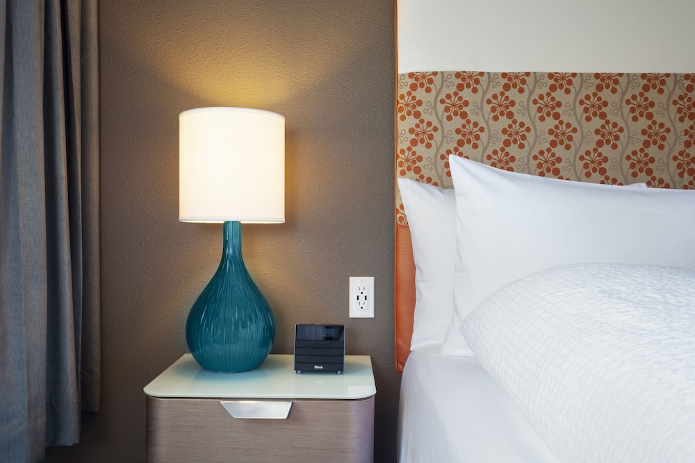 Staypineapple, University Inn, University District Seattle 10/52
