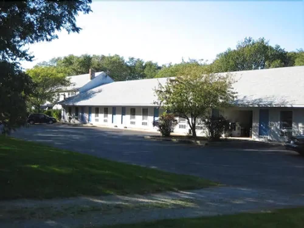 Captains Quarters Motel Conference Center 4/56