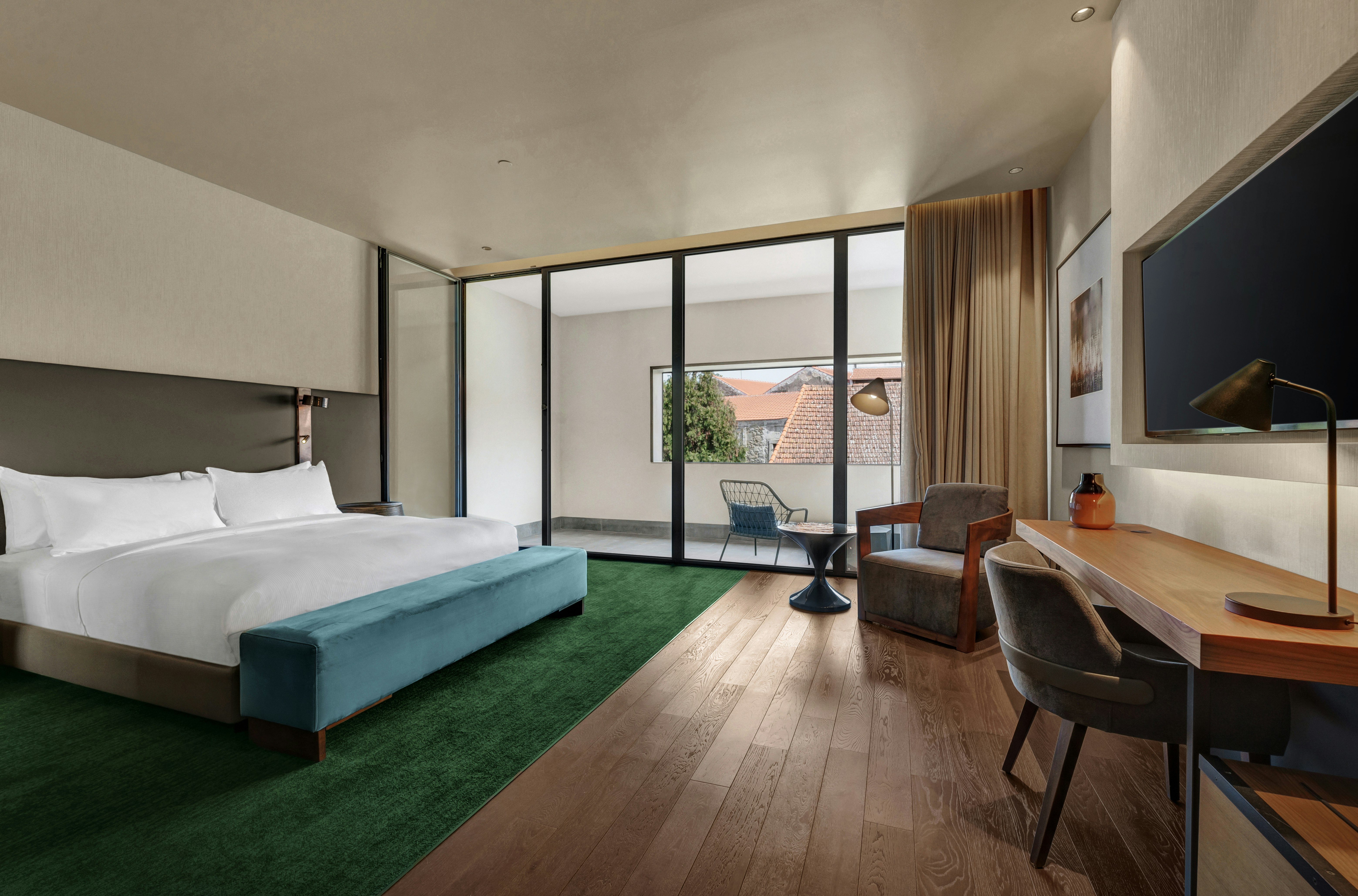 DELUXE, KING BED, BALCONY