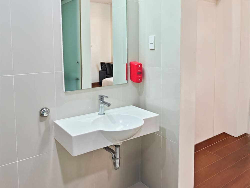 City, Twin Beds, Red Planet Cebu 8/8