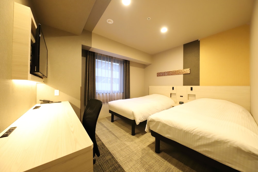 ROOM, TWIN BEDS