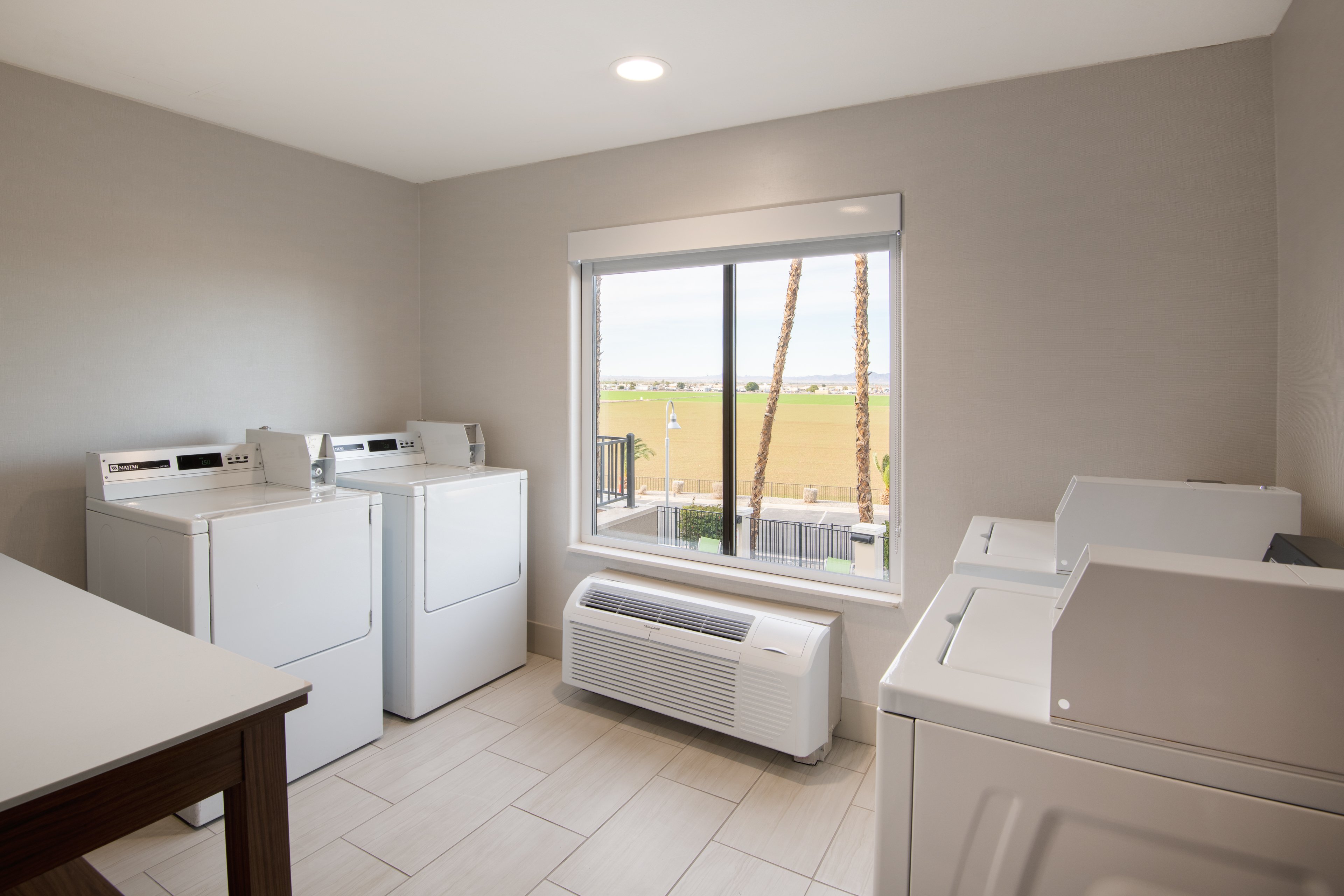 Holiday Inn Express Hotel Suites Yuma 37/79